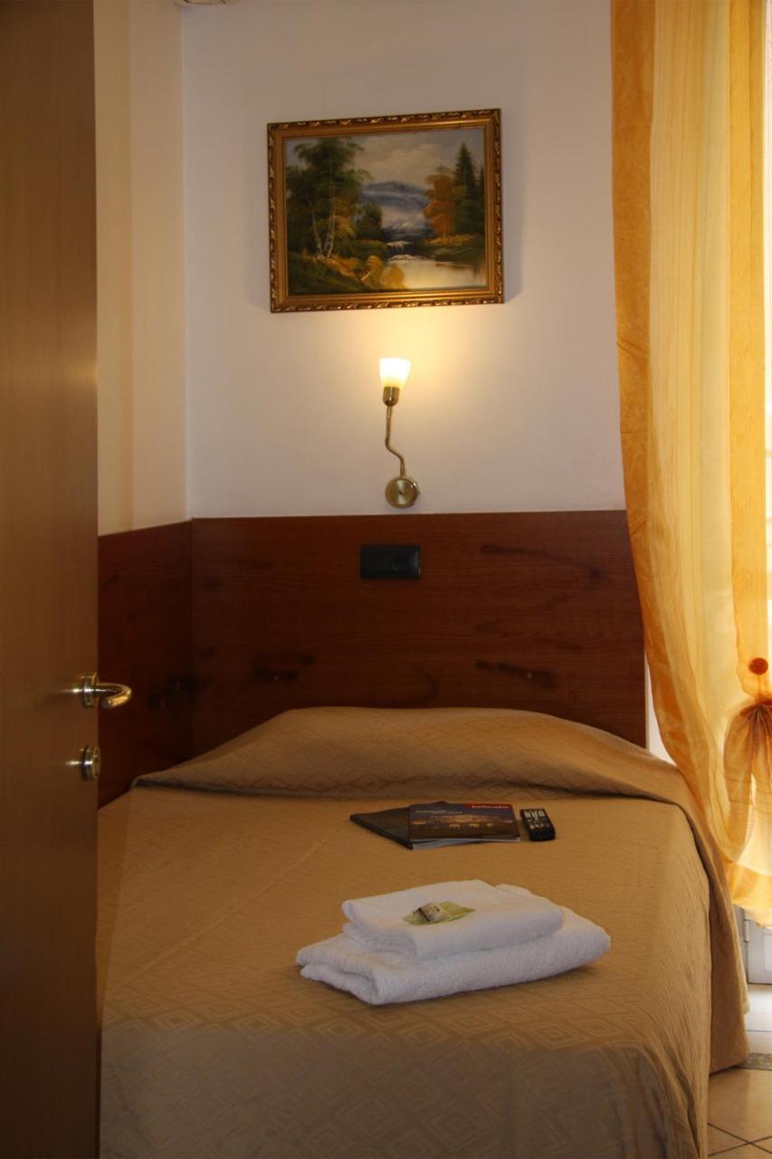 Hotel Adelchi Milánó Kültér fotó