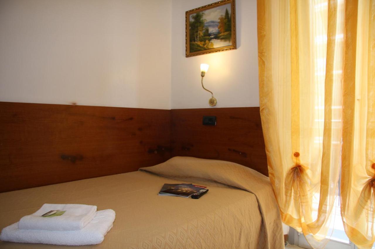 Hotel Adelchi Milánó Kültér fotó
